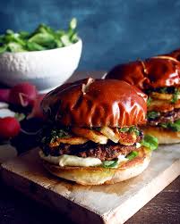 Halloumi Burger Mit Gegrillter Rampe Chimichurri Halloumi Chimichurri Red Meat Recipes
