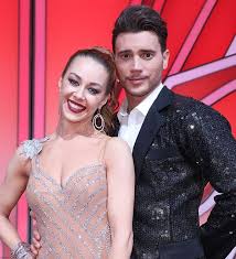 Bela Klentze Was Lauft Wirklich Zwischen Ihm Und Oana Nechiti Tanzerin Laufen Let S Dance