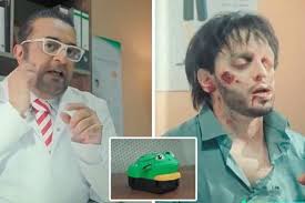 الدكتور نزار باهبري علّق على تقليد شخصيته في البرنامج وكتب تغريدة عبر حسابه عهلى تويتر جاء فيها حتى في ستوديو21 أُقدم توعية للقاح الكورونا. Nt 4qlqg8ydbnm