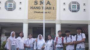 Sma hang tuah balik laporkan anak jenderal penabrak siswa ketua yayasan hang tuah cabang surabaya sukamto membela para siswa sma hang tuah 2 sidoarjo yang digugat balik anggara putra trisula. Awal Mula Pertemanan Sma Hang Tuah 1 Jakarta Youtube