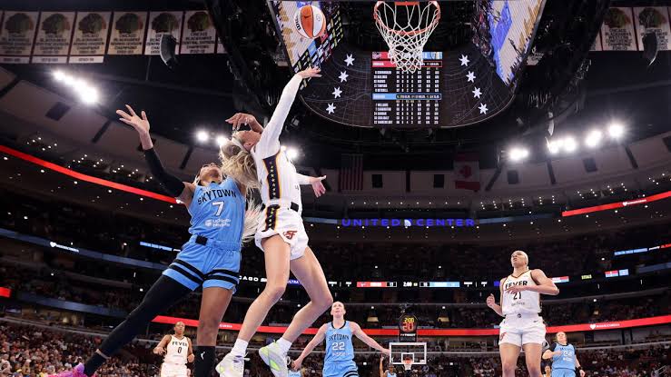 DiJonai Carrington ejected after hard foul on Sophie Cunningham as Sky fall  to Fever - Chicago Sun-Times