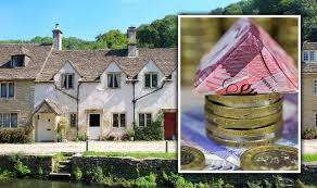 The stamp duty holiday means anyone buying a property below £500,000 in england won't need to pay stamp duty until 1st april 2021. 6oehoyrlc81tvm