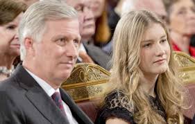 Koning filip en koningin mathilde traden in 1999 in het huwelijk en hebben 4 kinderen: Als Er Koning Filip Iets Zou Overkomen Dan Is Dit Zijn Verrassende Opvolger Niet Prins Laurent Of Prinses Astrid Showbizz 24