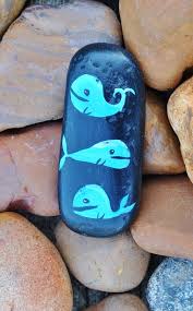 3 Whales Painted On Black Stone Pebble Natural Eco Nature Rock Art Perfect For Kids Craft Handmade For Home Of Whale Painting Painted Rocks Rock Crafts