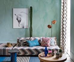 Throw pillows are a great way to add color and personality to your living room. Home Decor Trends 2020