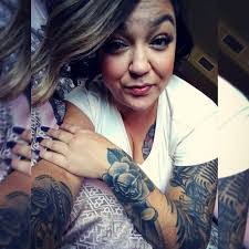 Amanda Gow's Instagram, Twitter & Facebook