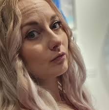 Dobrý deň prosím kontakt na niekoho na obkladanie kúpne, hlavne  spoľahlivého, ďakujem 🙂