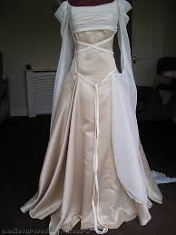 Wiccan Wedding Dresses 10 Luxury Dresses Available To You In 2020 Pagan Wedding Dresses Handfasting Dress Medieval Wedding Dress