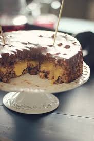 Du kan gjerne pynte kakene med en skoldet, flekket mandel eller en kaffebønne. Pin Pa Kaker