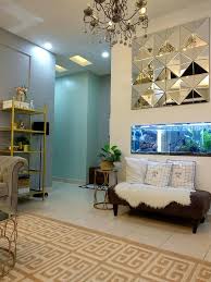 Dinding modular moden membawa keselesaan dan kecantikan ke ruang tamu, sambil meningkatkan keselesaan penduduk. Ruang Tamu Konsep Moden Kontemporari Desainrumahid Com