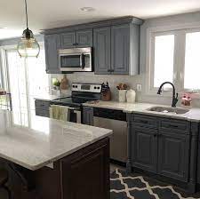 A dark wicker basket and a traditional rug add texture and softness to the whole, contrasting with the sometimes cold look of marble. Benjamin Moore Gray Shower Kitchen Facelift Kitchen New Cabinet