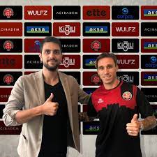 İstanbul ekibi arjantinli yıldız lucas biglia'yı resmen kadrosuna kattı. Fatih Karagumruk Sk Tren Twitter Lucas Biglia Karagumruk Te Super Lig E Yakisan Transferler Karagumruk Te