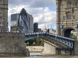 As a result, it is sometimes confused with london bridge, about half a mile (0.8 km) upstream.tower bridge is one of five london bridges owned and maintained by the bridge house estates. London Die Tower Bridge Lasst Sich Nicht Mehr Schliessen