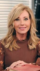 Ellen Hoch's Instagram, Twitter & Facebook