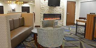 The hot tub was broken. Affordable Hotels In Waterloo Iowa Holiday Inn Express Waterloo Cedar Falls