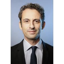 Je réalise peu de photos "corporates" mais c'est un exercice qui me plaît  généralement, que je trouve relativement agréable et paisible. C'est encore  mieux quand les gens sont sympas, comme ici, avec