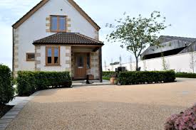 Design ideas for gravel driveways, including the use of multiple gravel colors to create a pattern and decorative edging to keep the gravel in place. Driveways Complete Guide To Choosing The Right Material Homebuilding