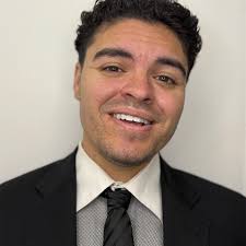 Why do I always have to solo tank as Venom and how can I get my teammates  to help me finish off enemies?