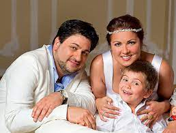 Анна нетребко и юсиф эйвазов. Anna Netrebko I Yusif Ejvazov Istoriya Lyubvi I Reportazh S Pomolvki Hello Russia