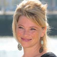 Actrice française, cécile bois naît à lormont le 26 décembre 1971. Cecile Bois Biographie News Photos Et Videos Tele Loisirs