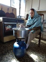 The power division of pakistan has directed the npcc to chalk out an emergency load management plan for 72 hours till the restoration of 1200 the national transmission and distribution system today averted the supply of electricity by tripping 11 main 500kv and 220 kv ntdc's circuits/grid stations. Gas Load Shedding In Pakistan