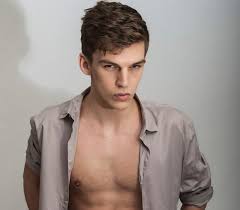 Damian hurley's career in entertainment started when he was 13 years old when he secured his first modeling role with pink house mustique in 2015. Miles Hurley Wiki Age Height Girlfriend Net Worth Elizabeth Hurley Nephew