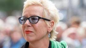 May 31, 2019 · hannelore elsner (†76) blumenblüten & eine blaue urne: Trauerfeier In Munchen Bewegendes Requiem Fur Hannelore Elsner