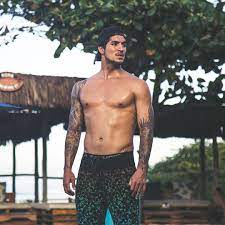 Log in to view this story. Gabriel Medina Surfe Masculino Treino