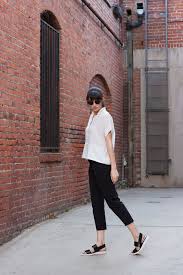 Easy Minimal Style Jeans And A Teacup Minimal Fashion Minimalist Outfit Minimalist Dresses