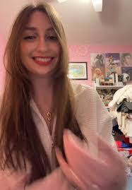 Gretchen Leone's Instagram, Twitter & Facebook