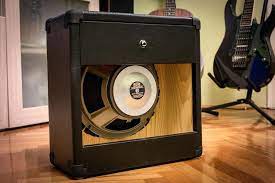 Done the same way leo fender did back in 1946. Easy Guitar Speaker Cabinet Wiring Photos Guitar Cabinet Diy Guitar Amp Speaker Cab