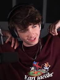 c 🪐 (@casswasntfound)