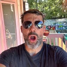 Kevin Moir's Instagram, Twitter & Facebook