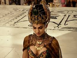 Élodie yung est une actrice française, née le 22 février 1981 à paris. Release The Kracken Generalsexiness Elodie Yung S Cleavage In Gods