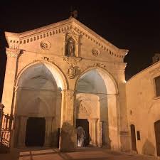 Il più breve è in auto no, non c'è un bus diretto da italia a santuario di san michele arcangelo. Foggia Santuario Di San Michele Arcangelo L Unico Luogo Sacro Al Mondo Non Benedetto Da Mano Umana New Pam It Informiamo Brindisi E Provincia