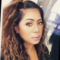 Marie Loria's Instagram, Twitter & Facebook