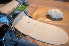 Osttiroler schlipfkrapfen schlipfkrapfen aus osttirol werden mit gekochten kartoffeln und frischen kräutern gefüllt und mit einer herzhaften portion würzigem käse bestreut serviert. Rezept Fur Osttiroler Schlipfkrapfen Vom Schlipfen Und Schlutzen