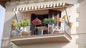 Terrazze e balconi sono la nostra oasi di relax, quella dove leggere un libro, bere un caffè, prendere il sole, giocare a carte. Come Arredare Il Balcone Piccolo Ecco Qualche Idea