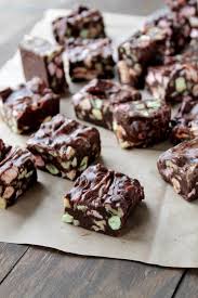 Rocky Road Chocolate Bars Candy Recipes Homemade Chocolate Fudge Bars Delicious Desserts