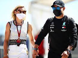 Nicole scherzinger lewis hamilton kann sie einfach nicht. Formel 1 Lewis Hamiltons Hund Kackt Valtteri Bottas Vor Die Haustur Express De