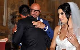 Mara carfagna è nata a salerno nel 1975, è stata ministro delle pari opportunità del governo berlusconi iv (dal 2008 al 2011) ed ha un passato come modella, valletta e presentatrice. Jacopo Zenga Il Figlio Di Walter Si E Sposato Caffeina Magazine