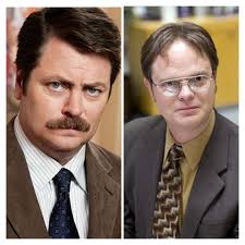 Qual personagem sobreviveria sozinho na floresta por mais tempo? Ronald  Ulysses Swanson ou Dwight Kurt ("Fart") Schrute? : r/sitcoms