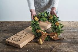 Devenue quasi incontournable, la couronne de l'avent apporte la touche finale à votre décoration de noël. Couronne De Noel Avec Des Branches A Fabriquer Et A Personnaliser