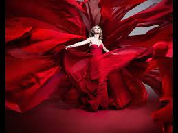 The song was written in reference to his wife diane, who used to come and watch him. Lady In Red Chris De Burgh Youtube