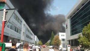 Pompierii au intervenit șase autospeciale și treizeci de pompieri pentru stingerea flăcărilor. Incendiu La O ClÄƒdire De Birouri In ConstrucÅ£ie Din Timisoara