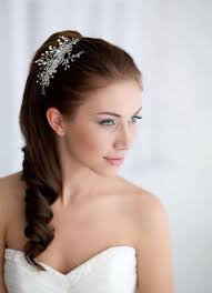 أجمل تسريحات شعر عروس لإطلالة رائعة يوم زفافك مجلة عروس
