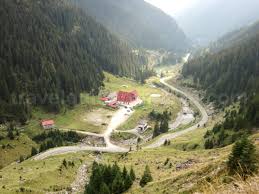 Transalpina și transfăgărășan ar putea fi deschise circulației abia la începutul lunii iulie. TransfÄƒgÄƒrÄƒsan StrÄƒbate MunÅ£ii FÄƒgÄƒras De La Nord La Sud