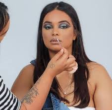 Leanne Hendricks's Instagram, Twitter & Facebook