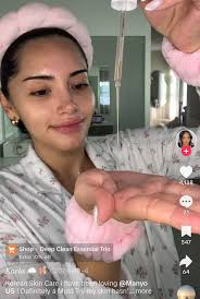 Karla Burton (shortest philtrum I've ever seen) : r/VindictaRateCelebs