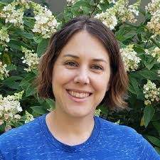 Gwen Dillihunt's Instagram, Twitter & Facebook